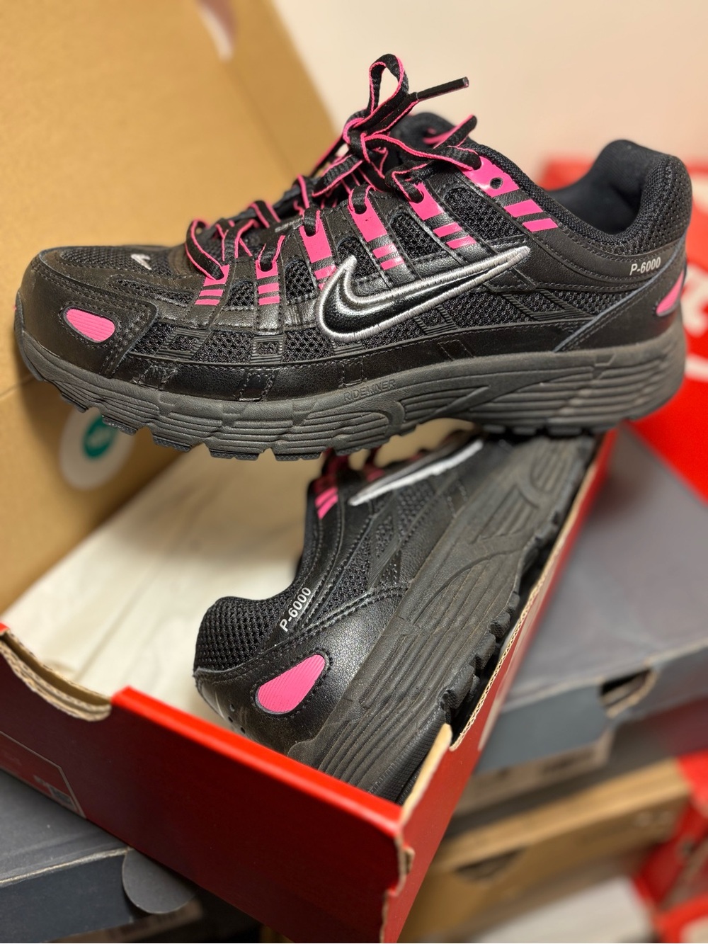 Nike Women's Black & Hot Pink P-6000 Running Sneakers